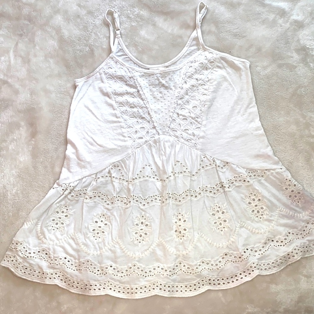 Knox Rose size medium white lacey tank top